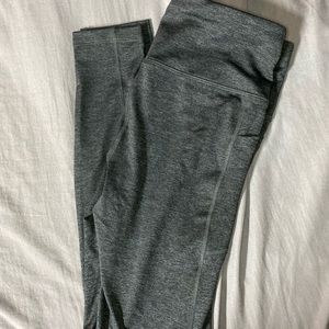 Athletic leggings with side pockets